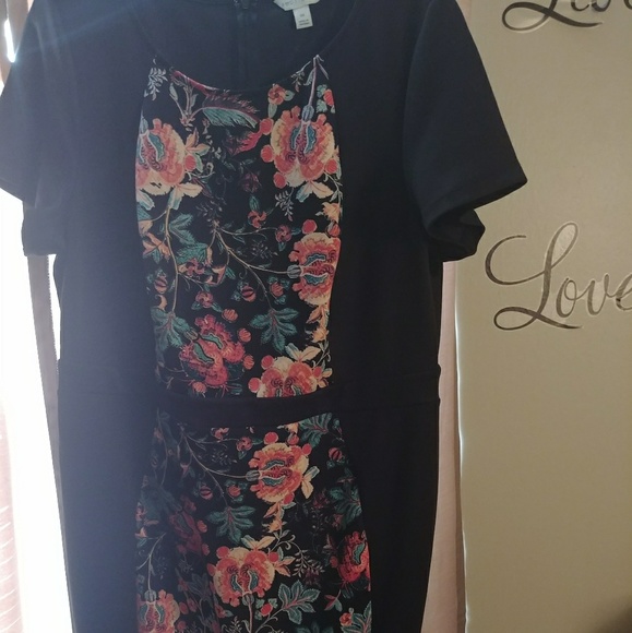 Boutique fitted dress - Picture 2 of 2